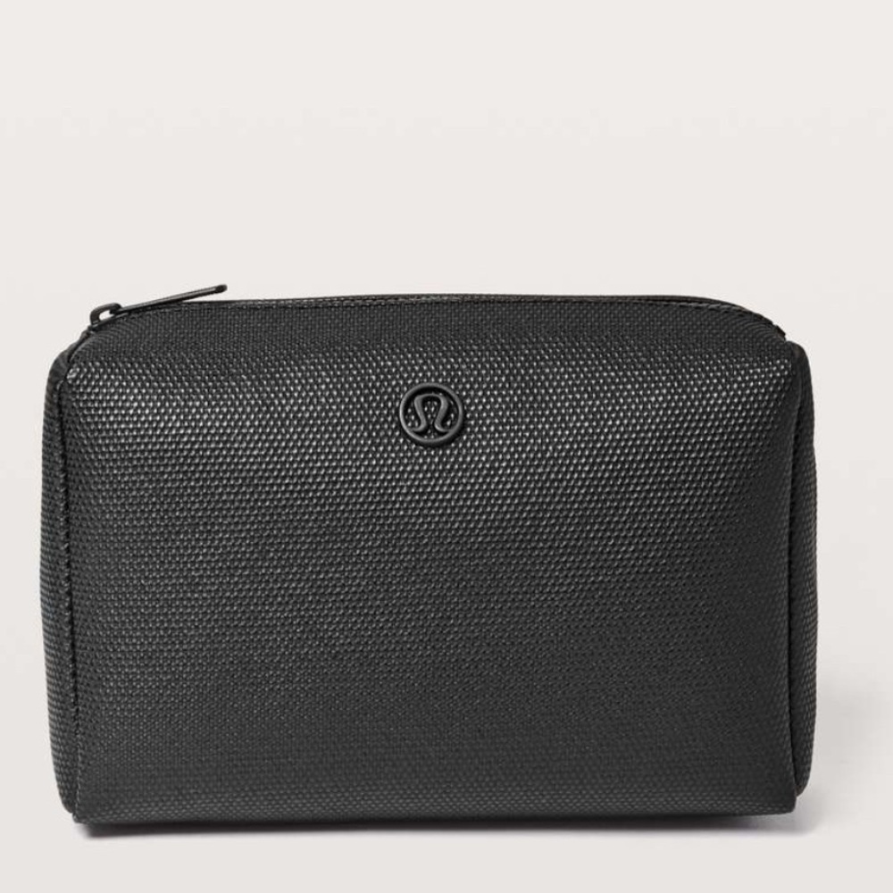 • LULULEMON POUCH